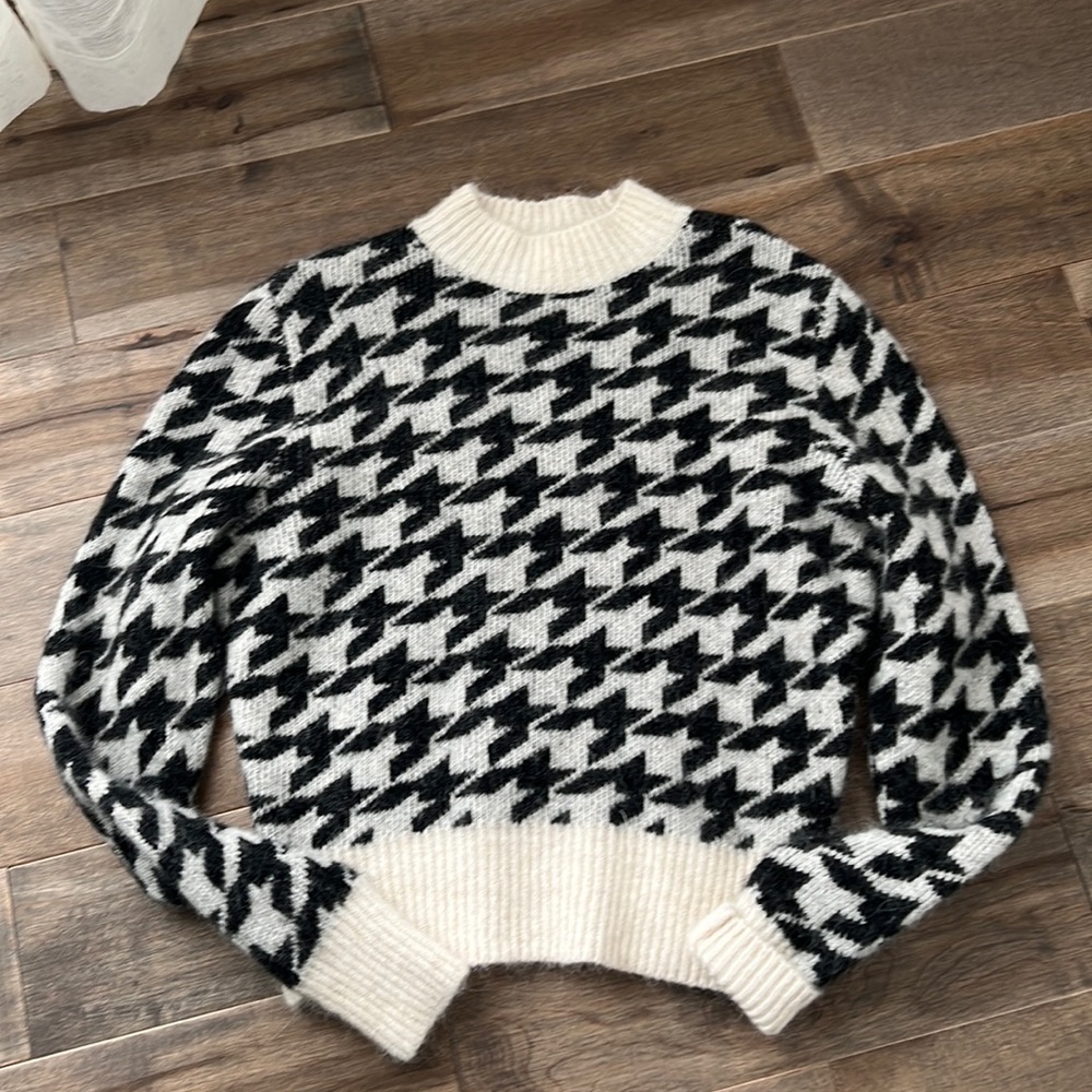 New HM houndstooth sweater